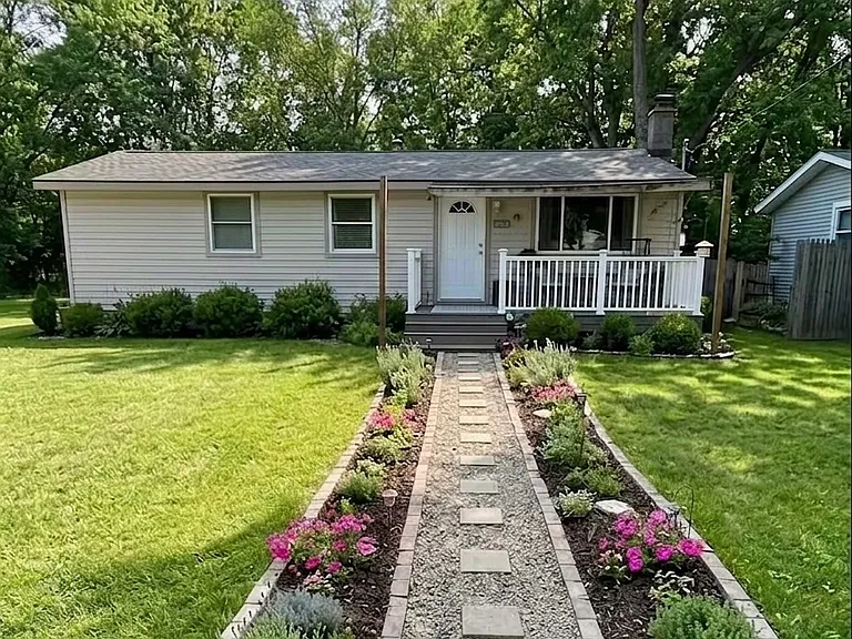5255 Lake Grove Dr — Photo 1