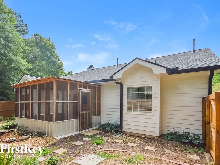 220 Lakefront Dr — Photo 15
