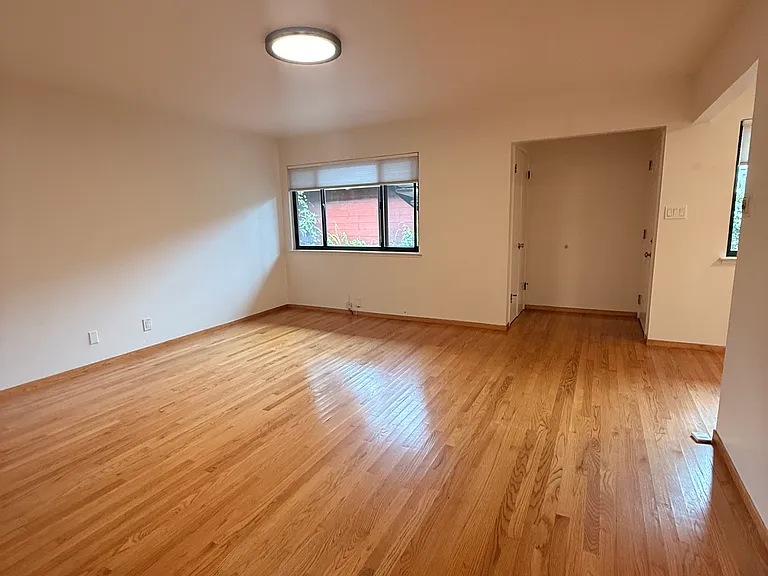 517 Stannage Ave #A — Photo 2
