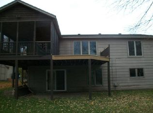 1450 Meadow Ct, Chaska, MN 55318