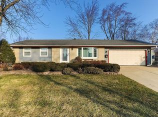 1630 Hartmann Dr, Schaumburg, IL 60193