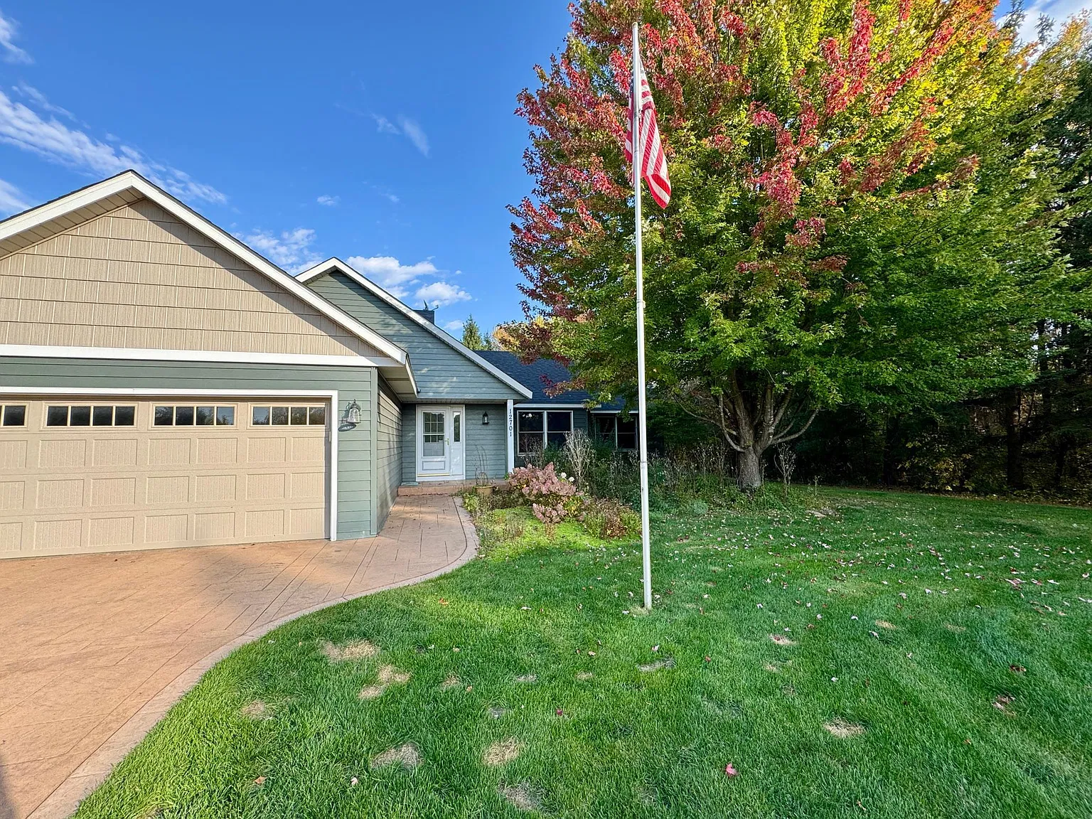3 bed, 2.5 bath, 1549 sqft, $3,000 — Photo 1