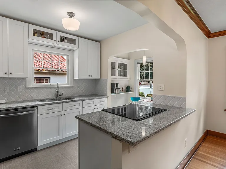 408 W 25th Ave — Photo 12