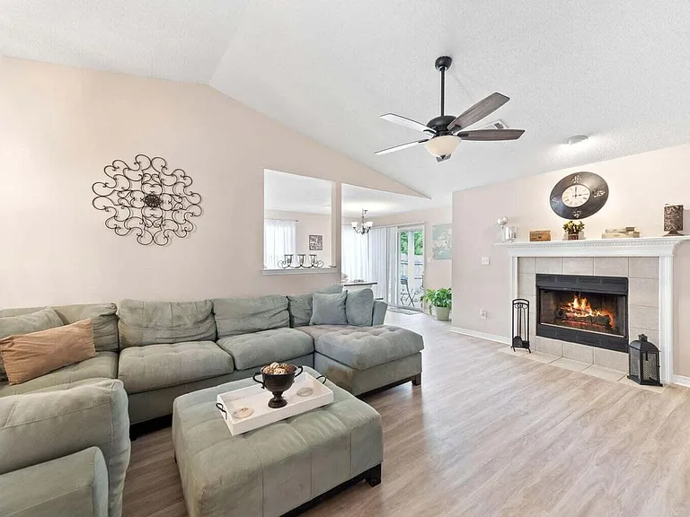 1504 Oakhill Rd — Photo 3