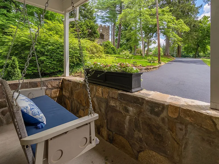 546 Lake Ave — Photo 40