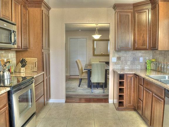 5th image of 440 Sierra Dr SE