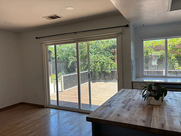 2102 California Dr — Photo 14
