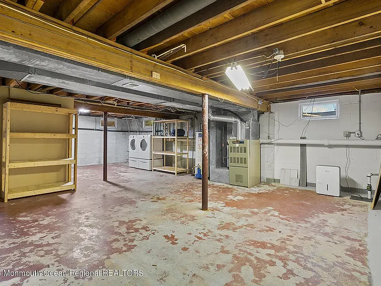 648 Longview Dr — Photo 14