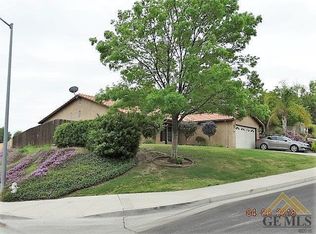 5729 Harpy Eagle Ave, Bakersfield, CA 93306