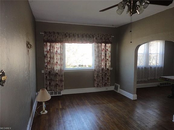 2nd image of 6127 Traymore Ave