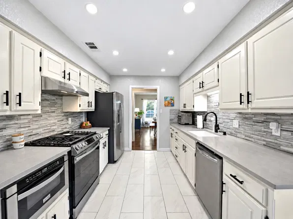 2136 Goldfinch Dr, Lewisville, TX 75077