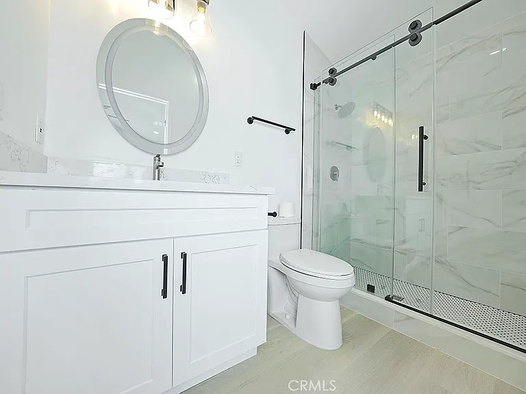 2149 Victoria Dr — Photo 22