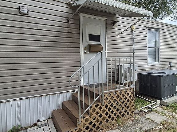 3rd image of 9616 Clubhouse Ln