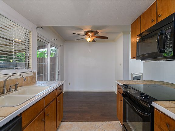 5th image of 207 Settlers Park Dr