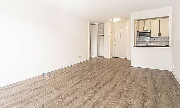 4th image of 7235 112th St APT 8E