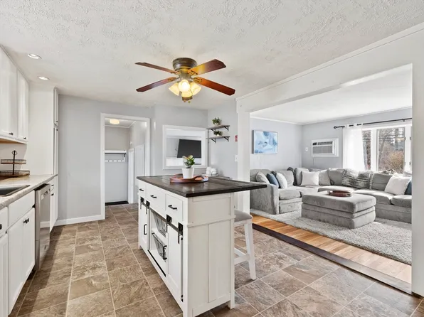 865 Shawsheen St, Tewksbury, MA 01876