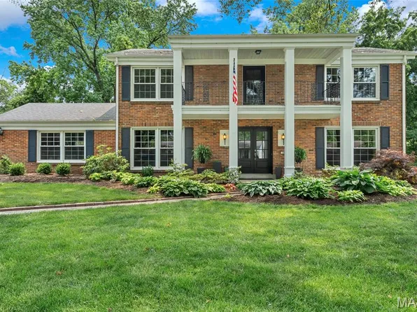 38 Ridge Point Dr, Chesterfield, MO 63017