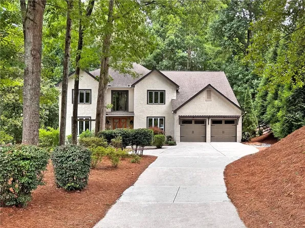 2270 Roxburgh Dr, Roswell, GA 30076