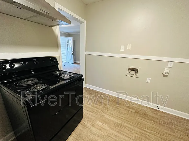 1074 E Walthal Cir — Photo 3