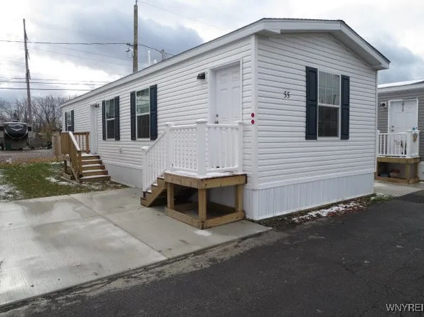 55 Shamrock Dr, Lackawanna, NY 14218