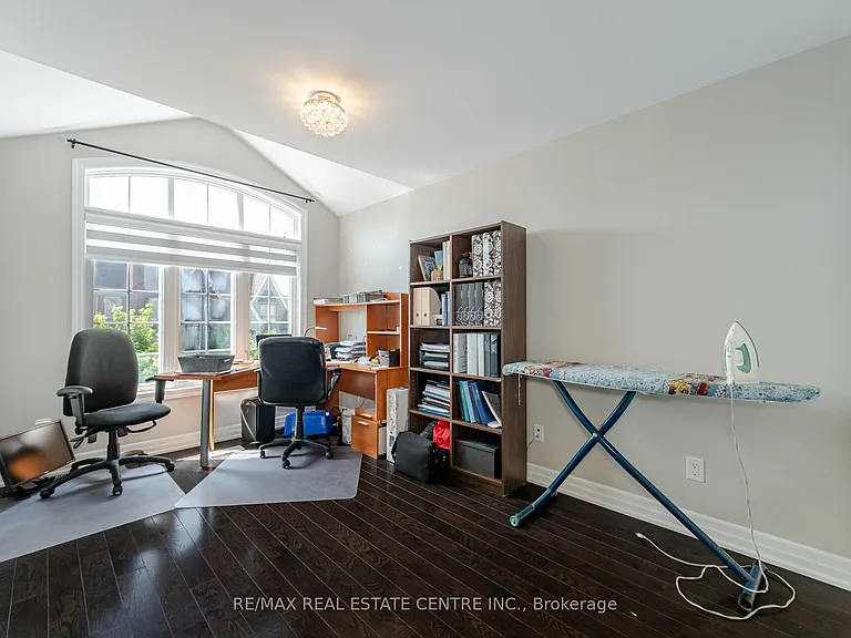 34 Alex Campbell Cres — Photo 24
