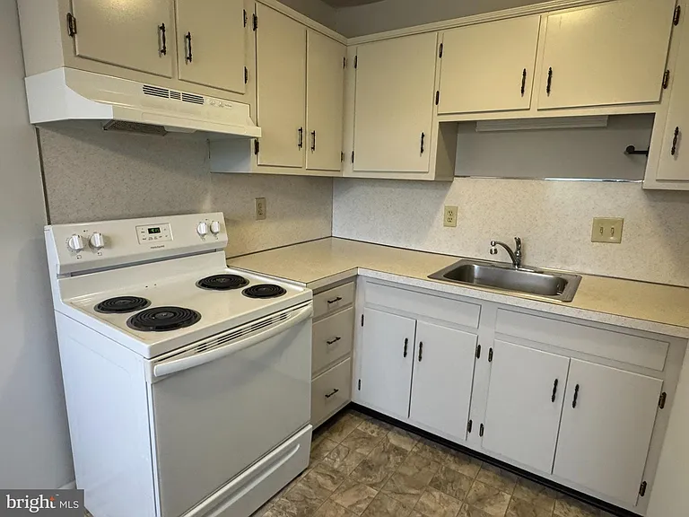 3876 Shadywood Dr #12 — Photo 5