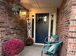 8219 Castle Ridge Ln, Indianapolis, IN 46256