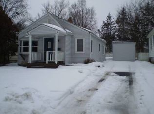 422 39th St NE, Cedar Rapids, IA 52402
