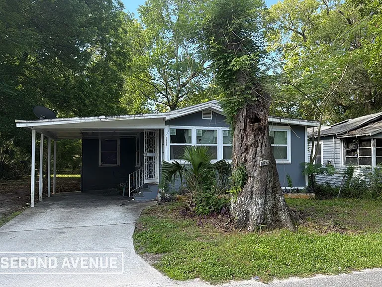 1952 W 11th St — Photo 1