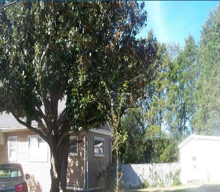 2nd image of 520 Bratton St