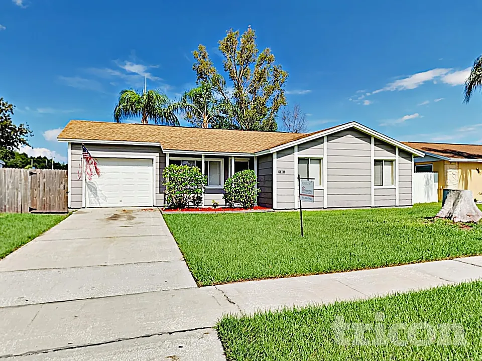 8213 Greenleaf Cir