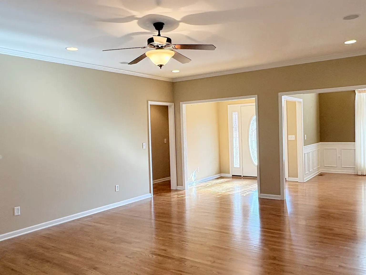 3 bed, 2487 sqft, $2,495 — Photo 3