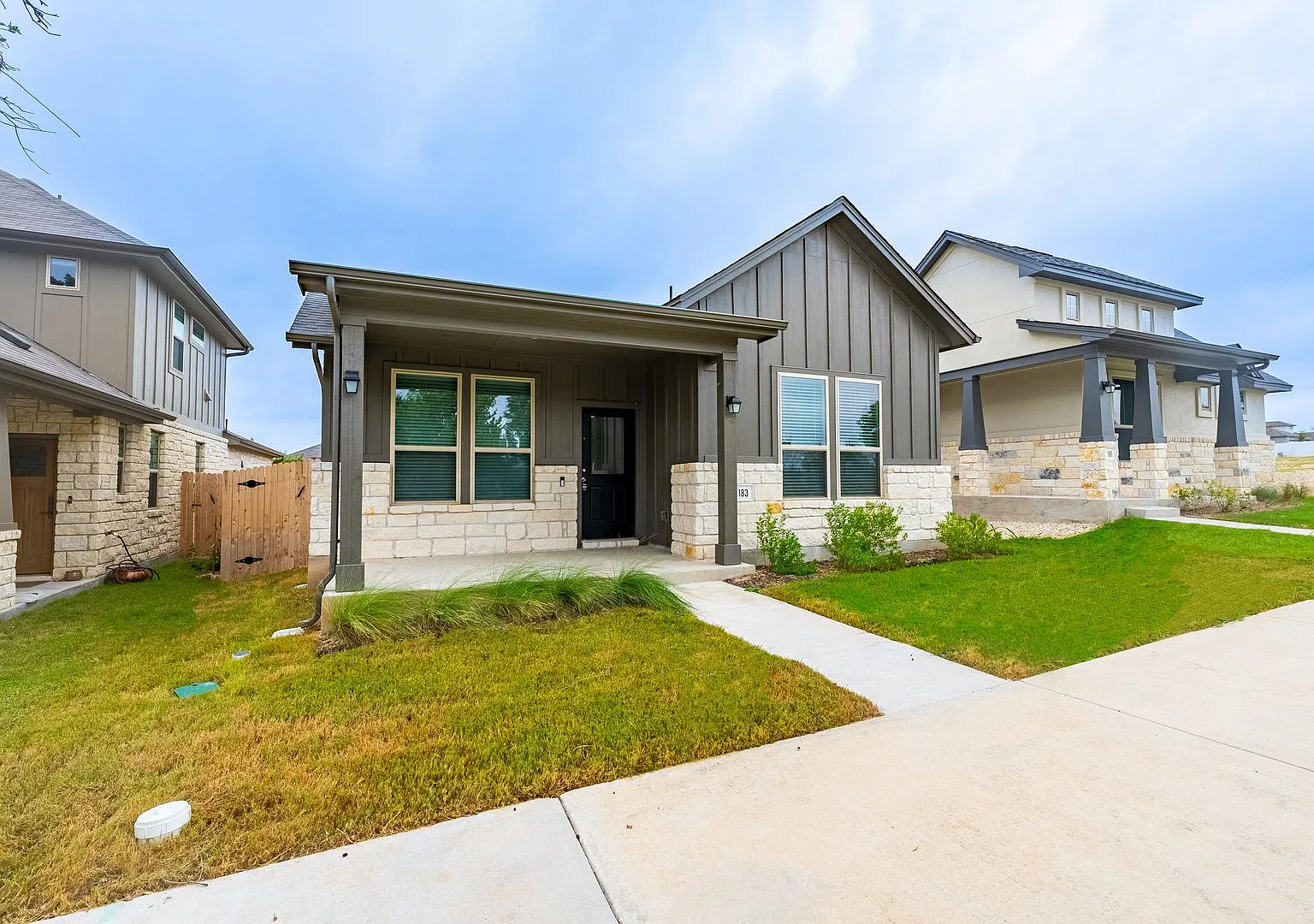 Beautiful 3 bedroom, 2 bathroom home in Kyle — Photo 2