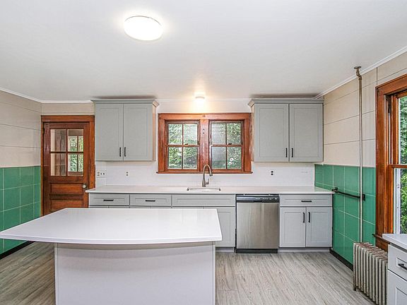 5th image of 16 Baylis Ave