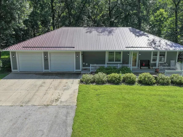 6511 Gilbertville Rd, La Porte City, IA 50651