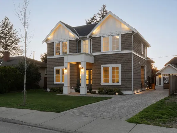 2218 Kinross Ave, Oak Bay, BC V8R 2N5