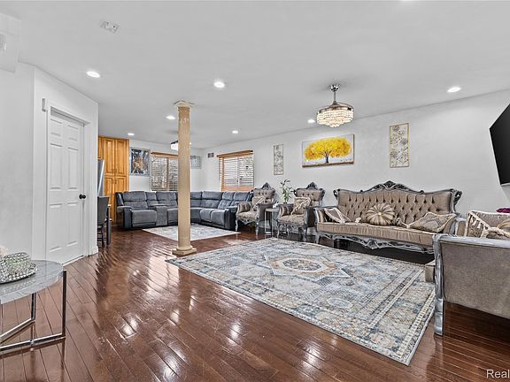 4th image of 6795 Heyden St