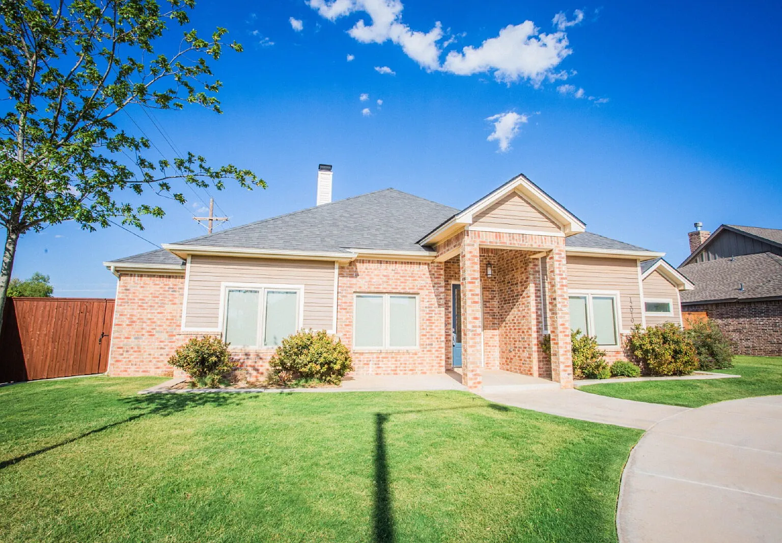 4 bed, 3.0 bath, 2562 sqft, $3,500 — Photo 3