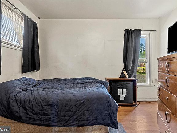 5th image of 30 W Middle St
