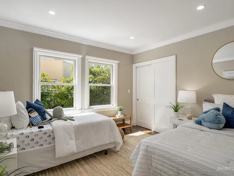 325 Moncada Way — Photo 37