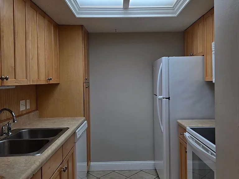 4503 NW 41st Pl — Photo 2