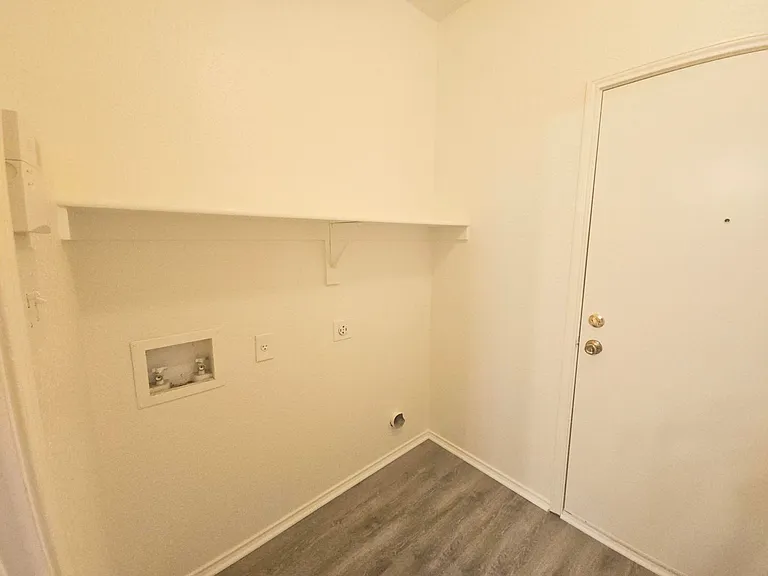 816 Dunkirk Ln — Photo 11
