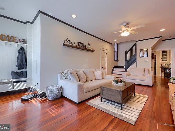 4th image of 563 N Plum St