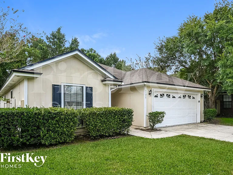 4576 Antler Hill Dr E — Photo 3