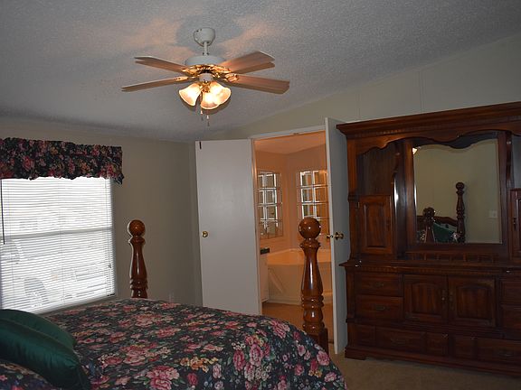 2nd image of 4608 Hillcrest Dr