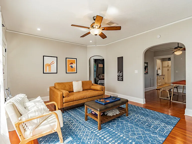 310 E Paris St — Photo 5