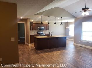 5764 E Gatehouse Dr, Strafford, MO 65757