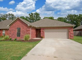 14 Charmante Cv, Maumelle, AR 72113