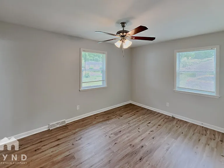 2405 Longleaf Dr — Photo 7