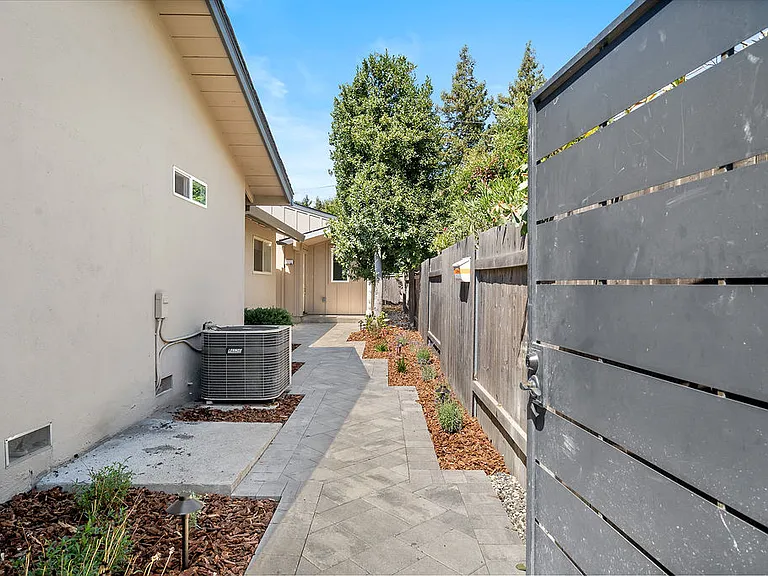 1413 Orange Ln — Photo 13